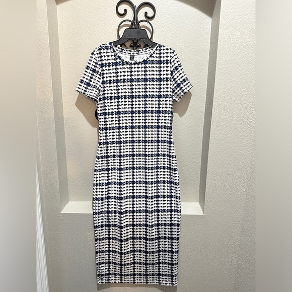 Houndstooth Pencil Dress - Picture 3 of 6